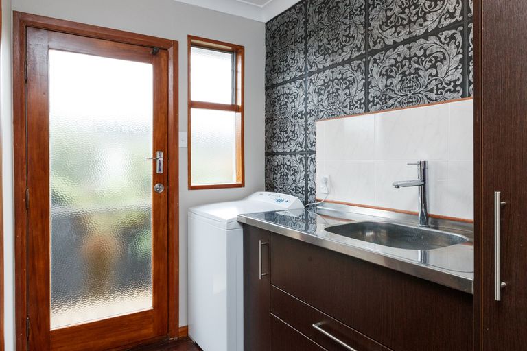 Photo of property in 10 Wood Street, Takaro, Palmerston North, 4410