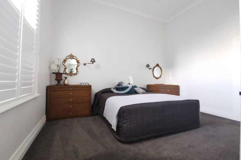 Photo of property in 4 Seaview Terrace, Bluff Hill, Napier, 4110
