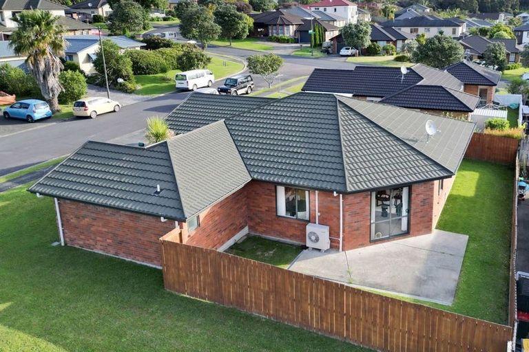 Photo of property in 11 Sunvista Avenue, Oteha, Auckland, 0632