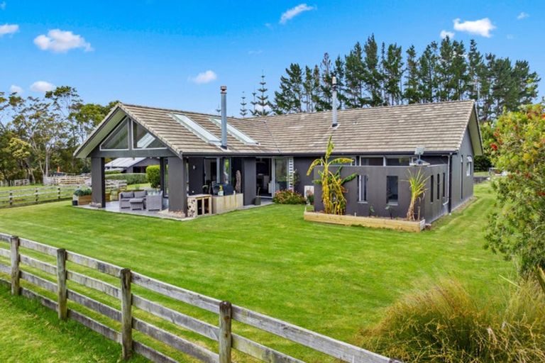 Photo of property in 842a South Head Road, South Head, Helensville, 0874