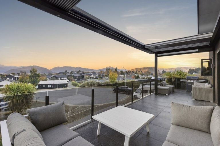 Photo of property in 30 Niger Street, Wanaka, 9305