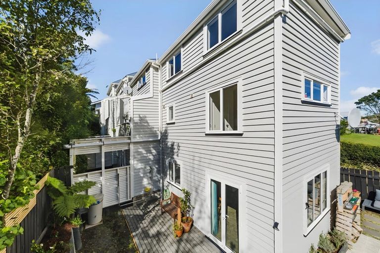 Photo of property in 25 Omar Street, Khandallah, Wellington, 6035