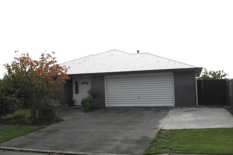 Photo of property in 5 Honeysuckle Place, Northcote, Christchurch, 8052