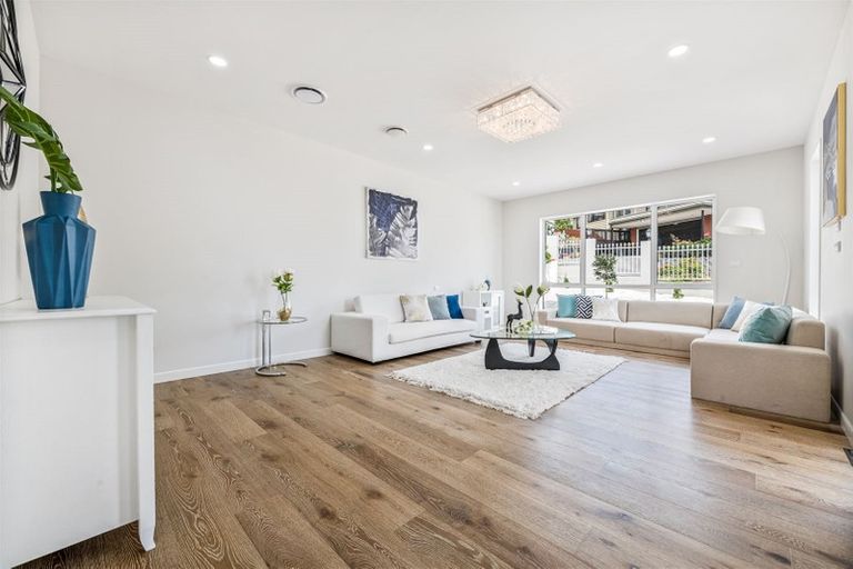 Photo of property in 23 Bartells Drive, Goodwood Heights, Auckland, 2105