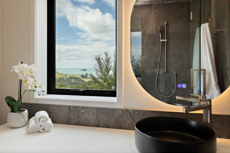 Photo of property in 1a Tarapatiki Drive, Whitianga, 3510