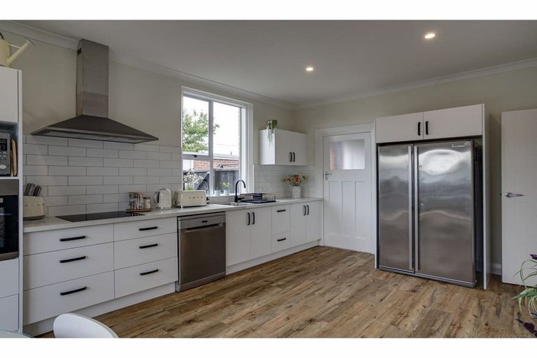 Photo of property in 61 Avenue Road, West End, Timaru, 7910