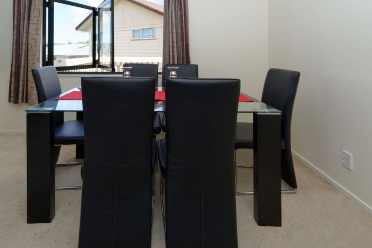 Photo of property in 13 Landow Place, Henderson, Auckland, 0612