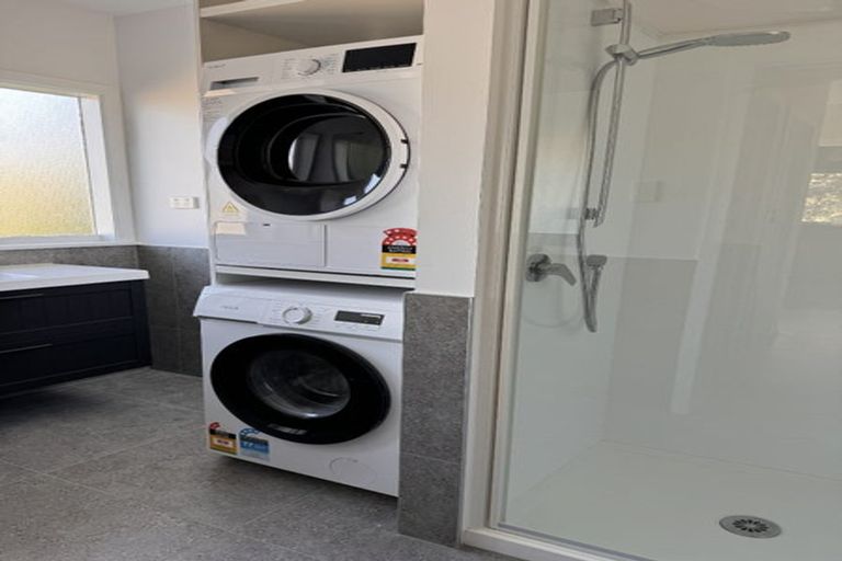 Photo of property in 26 Ngaio Road, Kelburn, Wellington, 6012