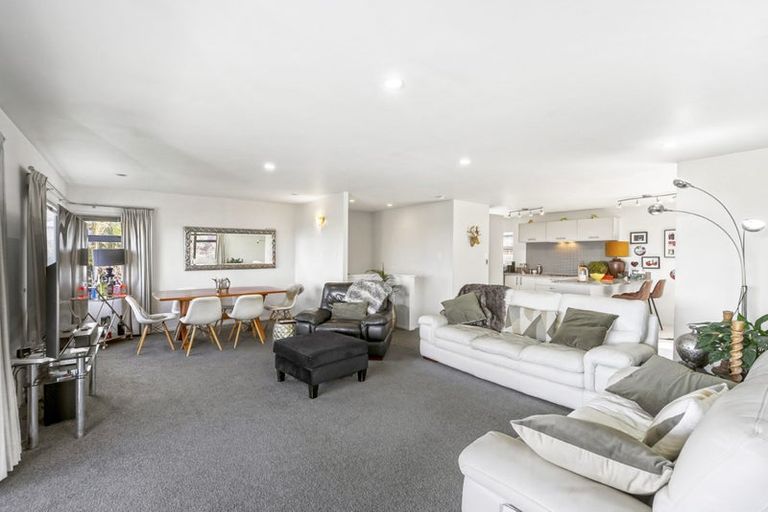 Photo of property in 2/16 Law Street, Torbay, Auckland, 0630