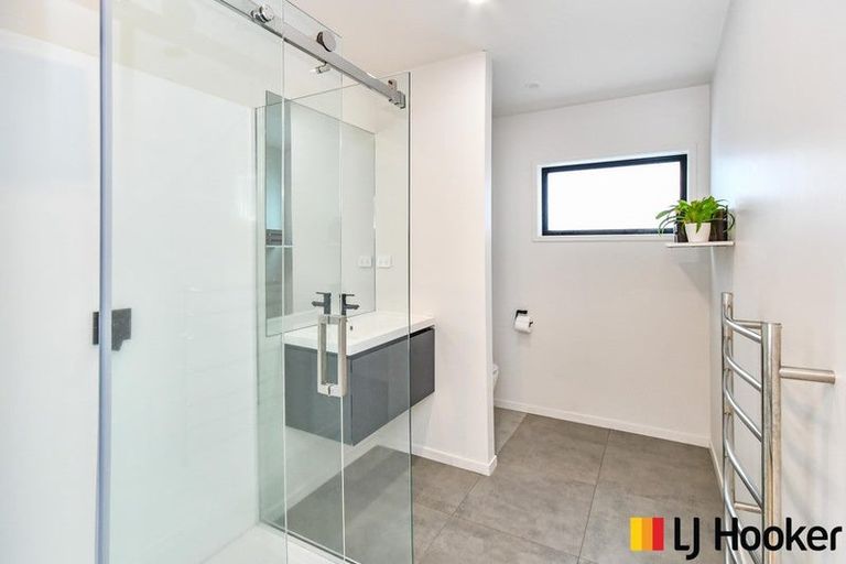 Photo of property in 16 Puriri Road, Pukekohe, 2120