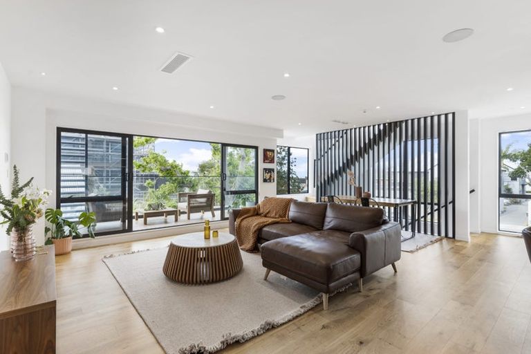 Photo of property in 5a Pierce Road, Milford, Auckland, 0620