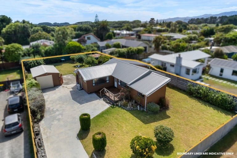 Photo of property in 28 Kiharoa Street, Otaki Beach, Otaki, 5512