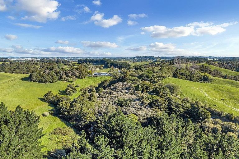 Photo of property in 278 Upper Orewa Road, Wainui, Silverdale, 0992