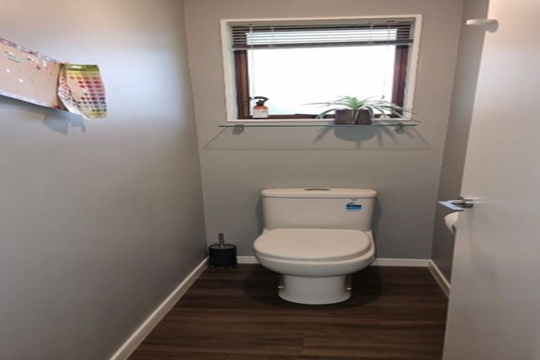 Photo of property in 4 Crown Hill, Titahi Bay, Porirua, 5022