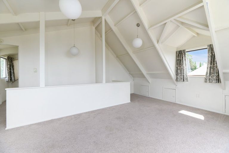 Photo of property in 2/30 Glen Vista Place, Bayview, Auckland, 0629