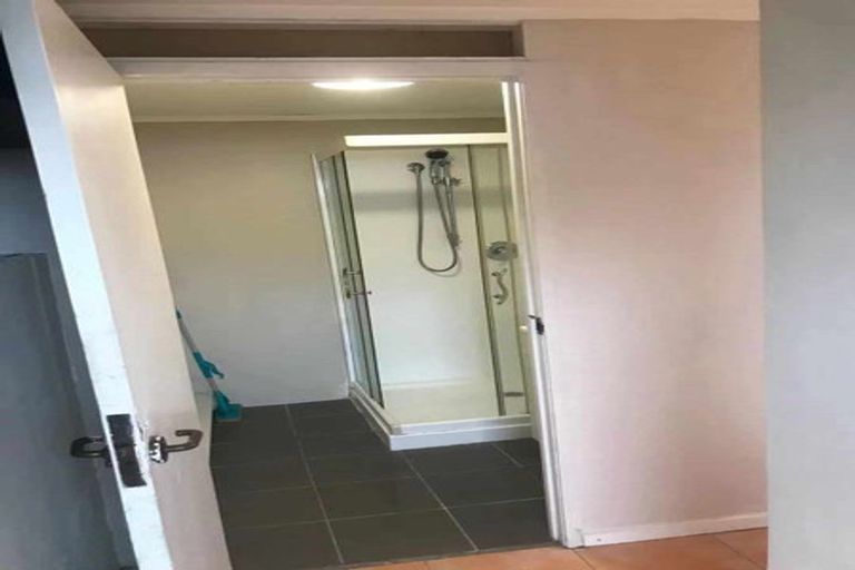 Photo of property in 19 Sunhaven Avenue, Glenfield, Auckland, 0629