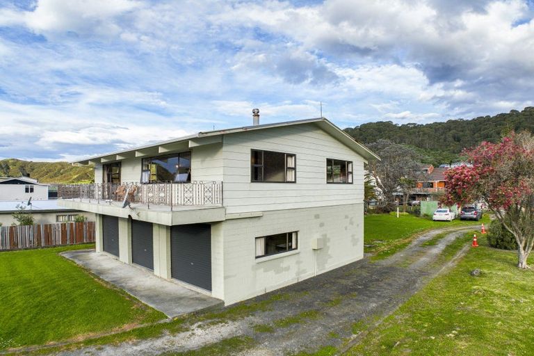 Photo of property in 77 Fortescue Street, Mahia, 4198