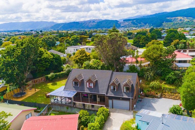 Photo of property in 12 Alexander Road, Raumati Beach, Paraparaumu, 5032