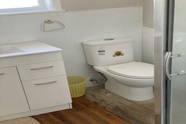 Photo of property in 76 Verran Road, Birkdale, Auckland, 0626