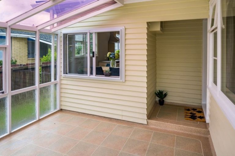Photo of property in 9 Luckie Street, Tawa, Wellington, 5028