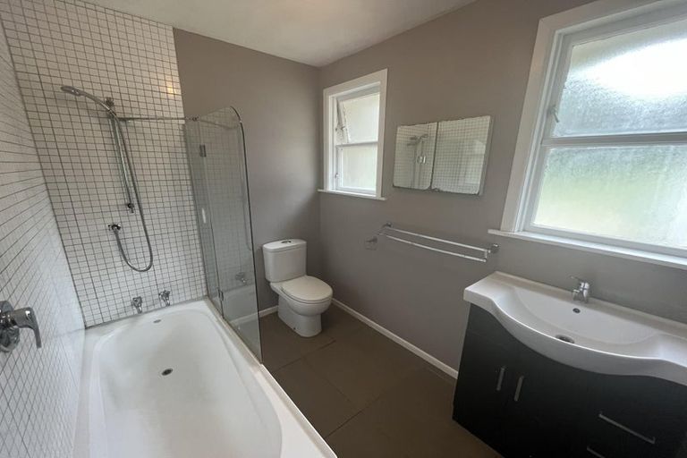 Photo of property in 21 Worcester Place, Cannons Creek, Porirua, 5024