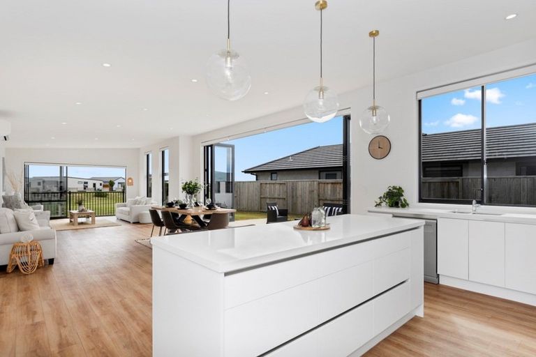 Photo of property in 19 Harding Drive, Papamoa Beach, Papamoa, 3118