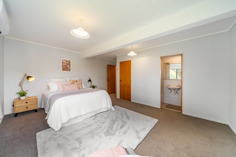 Photo of property in 14 Cullen Place, Tawa, Wellington, 5028
