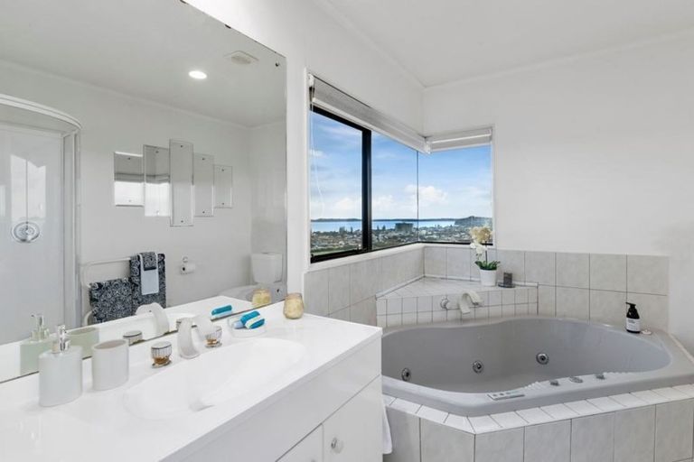 Photo of property in 18 Savoy Road, Orewa, 0931