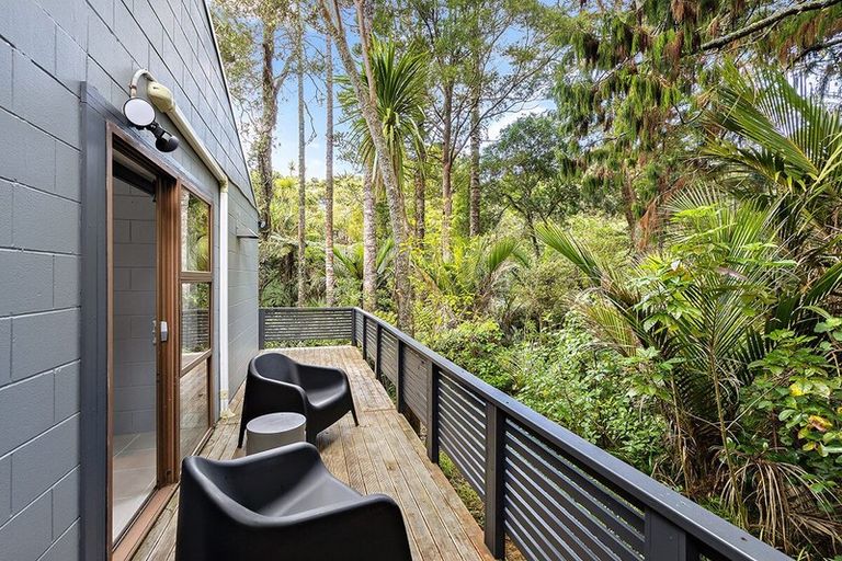 Photo of property in 1/9a Wyvern Place, Glenfield, Auckland, 0629