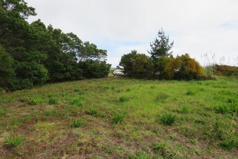 Photo of property in 24 Dudley Crescent, Cable Bay, 0420