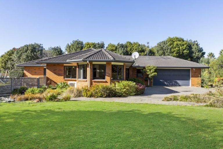 Photo of property in 2 Awaroa Stream Drive, Waiuku, 2123