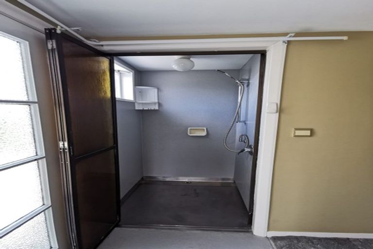 Photo of property in 17 Bateman Avenue, Bryndwr, Christchurch, 8053