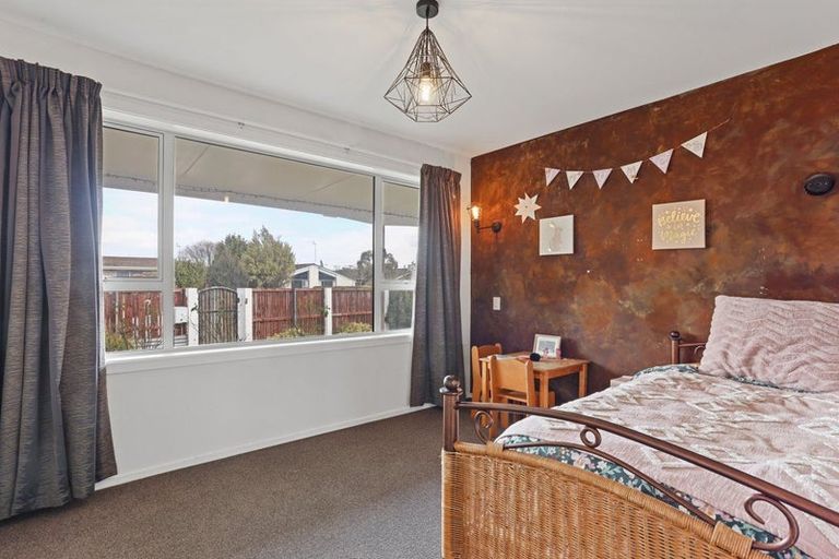 Photo of property in 8 Gibbs Drive, Woodend, 7610