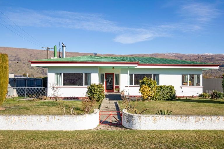 Photo of property in 301 Roxburgh Road East, Roxburgh East, Roxburgh, 9571