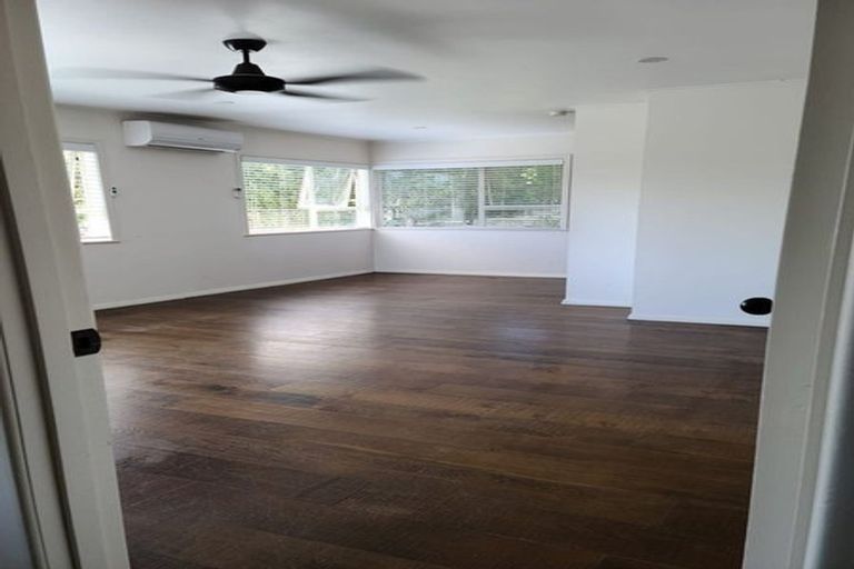 Photo of property in 30 Taupo Street, Green Bay, Auckland, 0604