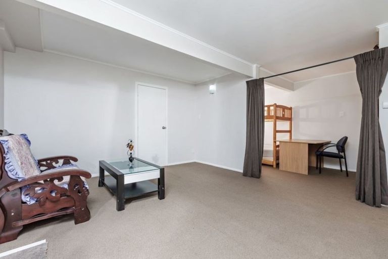 Photo of property in 1/120 Archers Road, Glenfield, Auckland, 0629