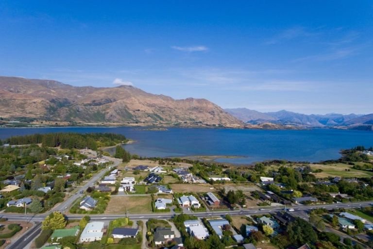 Photo of property in 160 Beacon Point Road, Wanaka, 9305