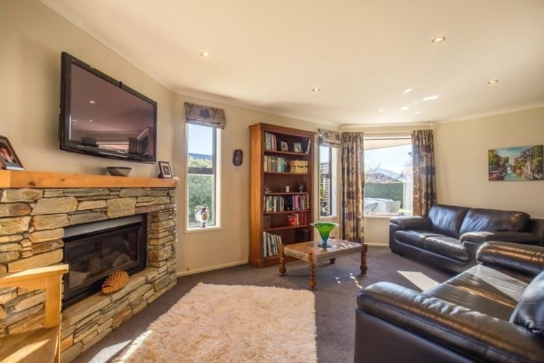 Photo of property in 35 Old Station Avenue, Wanaka, 9305