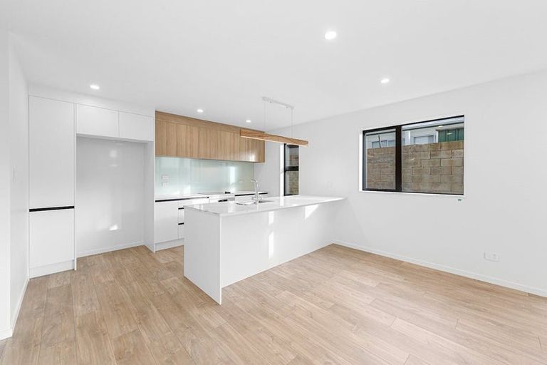 Photo of property in 89c Reeves Road, Pakuranga, Auckland, 2010