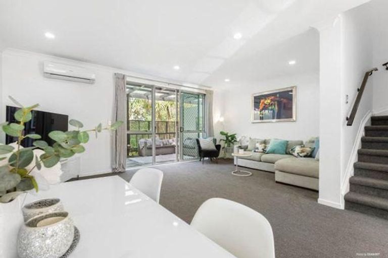 Photo of property in 9h Clearwater Cove, West Harbour, Auckland, 0618