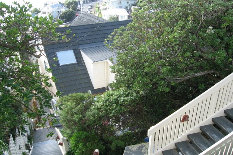 Photo of property in 10 The Crescent, Roseneath, Wellington, 6011