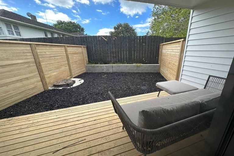 Photo of property in 2/3 Harris Road, Mount Wellington, Auckland, 1051