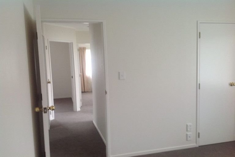 Photo of property in 8 Camberley Court, Manurewa East, Auckland, 2102