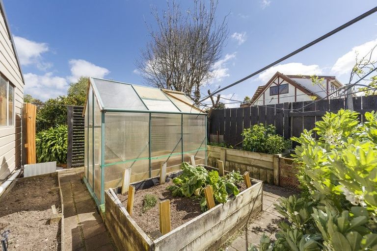 Photo of property in 12 Humphries Place, Awapuni, Palmerston North, 4412