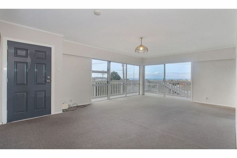 Photo of property in 832 East Coast Road, Oteha, Auckland, 0630