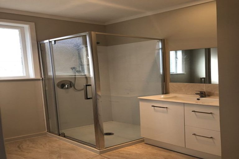 Photo of property in 3 Christina Avenue, Te Atatu South, Auckland, 0602