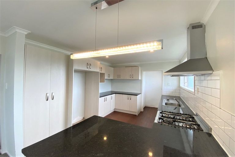 Photo of property in 37 Amberley Avenue, Te Atatu South, Auckland, 0610