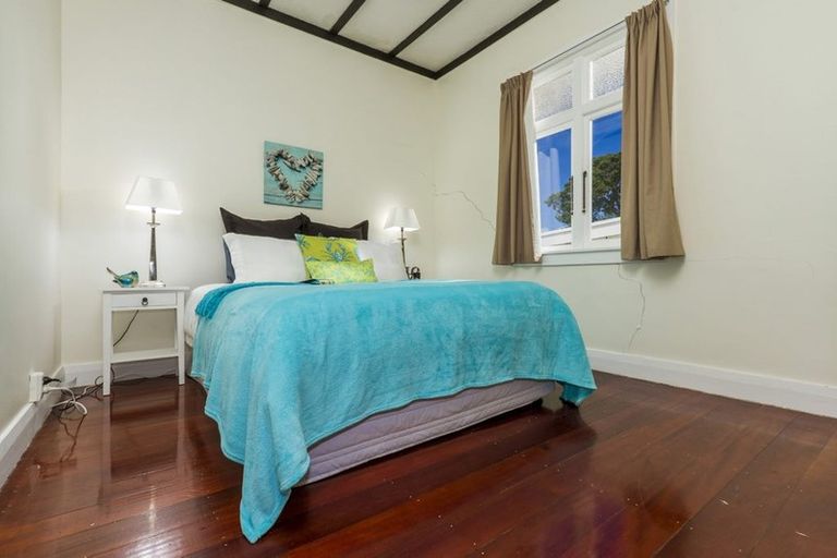 Photo of property in 147 Vauxhall Road, Narrow Neck, Auckland, 0624