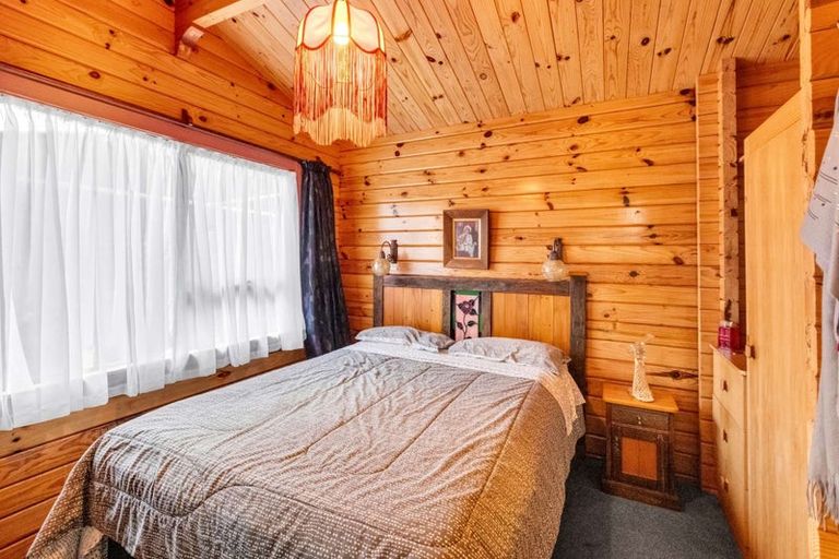 Photo of property in 39 Newburn Street, Waikaia, 9778