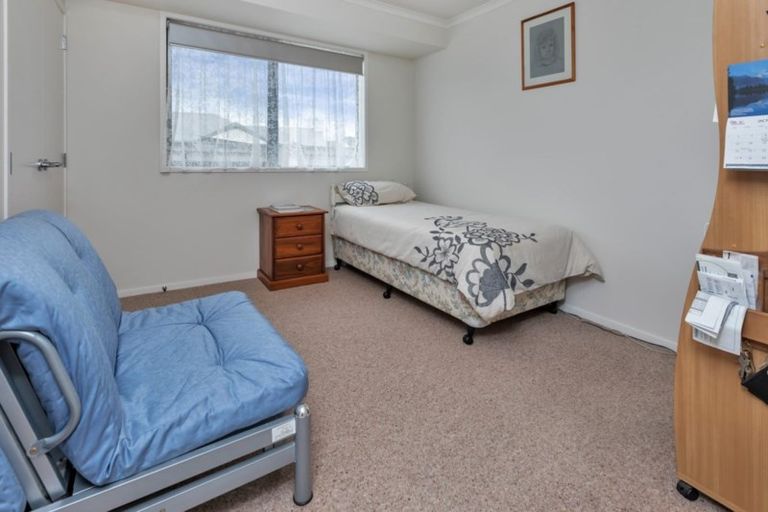 Photo of property in 5 Roto View, One Tree Point, 0118